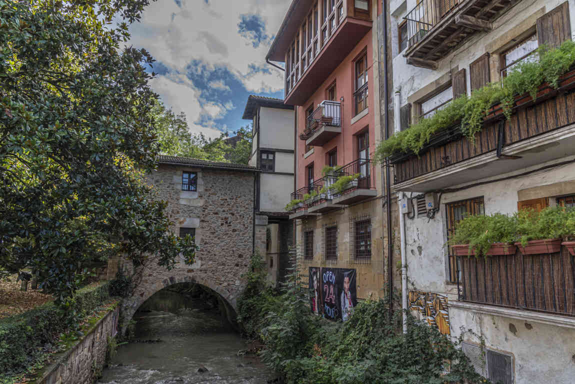 Vizcaya - Elorrio 24 - palacio Urkizu - torre.jpg